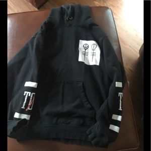 Twenty one pilots hoodie size small, unisex
